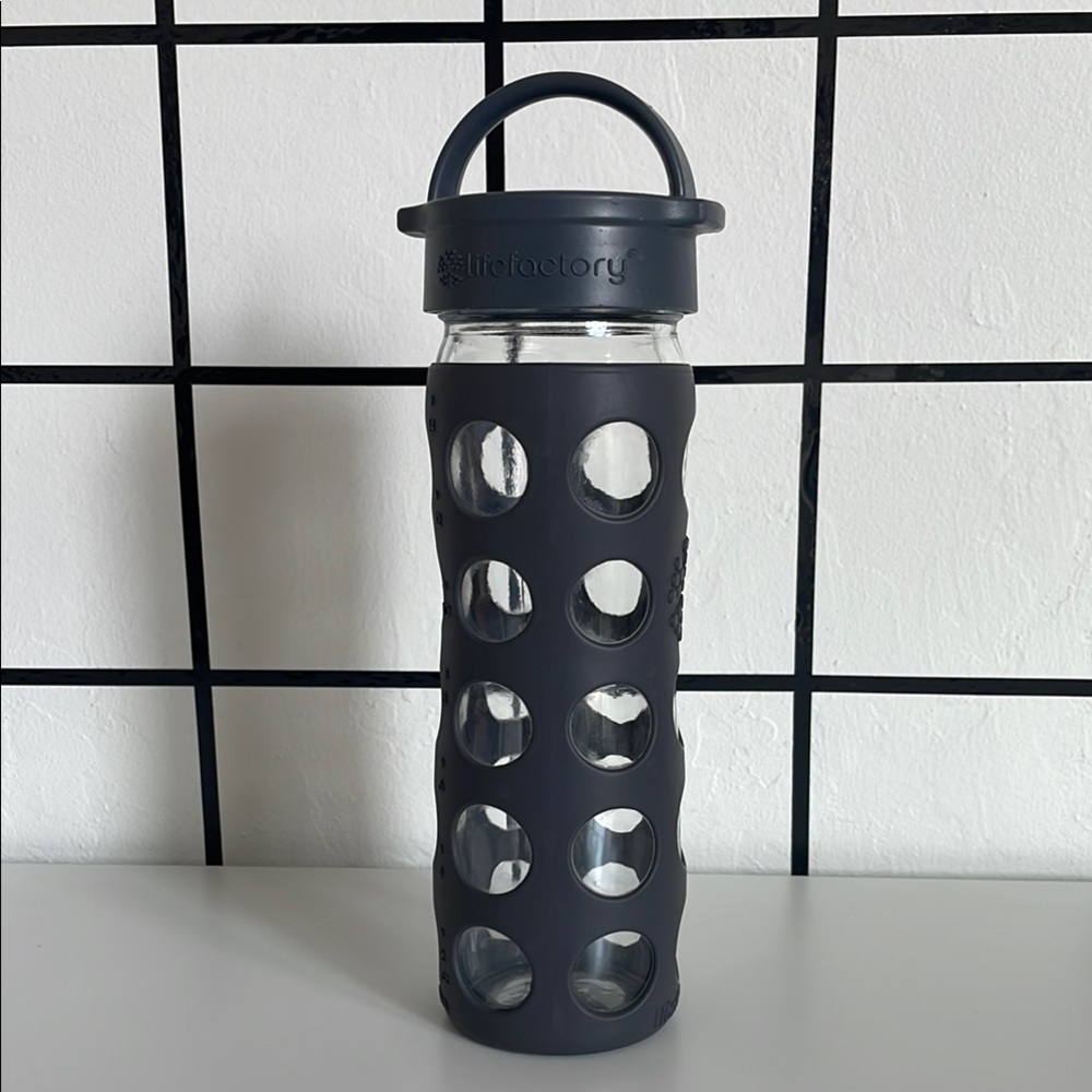 Lifefactory Gray Glass Water Bottle 16 ozs